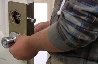 Universal Locksmith Store Everett, MA 617-580-9102 - 12-locks-replace