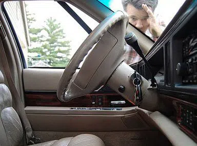 Universal Locksmith Store Everett, MA 617-580-9102 - 20-Car-Lockout