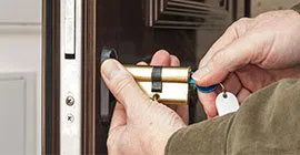 Universal Locksmith Store Everett, MA 617-580-9102